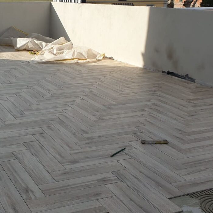 Posa pavimento esterno su terrazzo