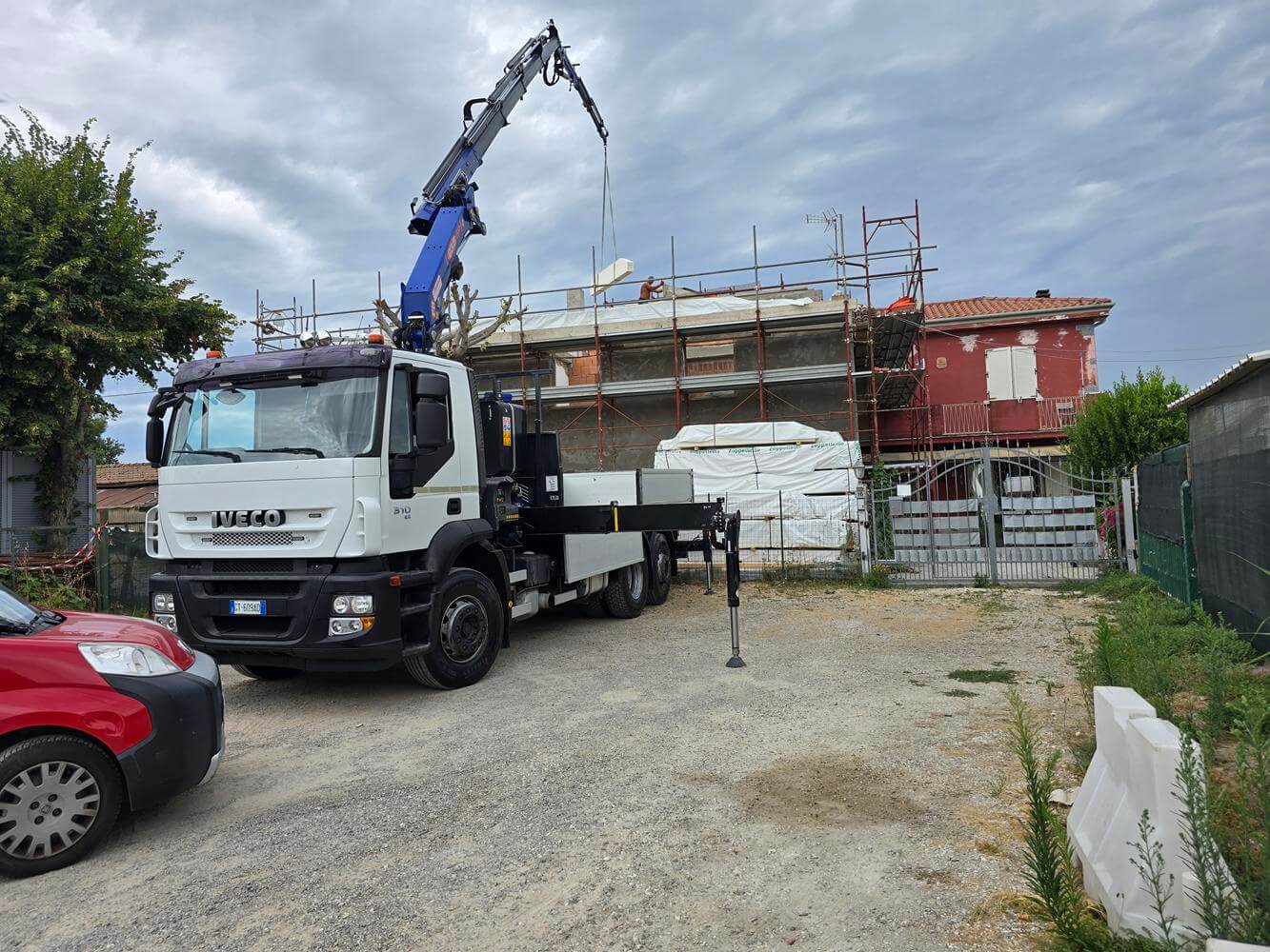 Trasporto con gru, sgomberi e noleggio ponteggi a Bologna - Bio Tek